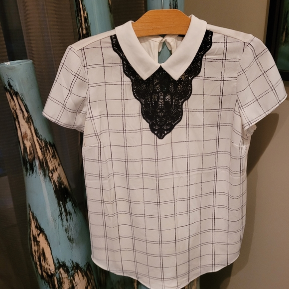 Beautiful Top - Picture 2 of 3